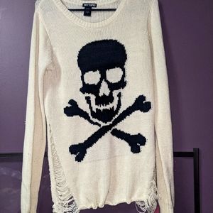 Skull distressed sweater. Hot topic brand size M.